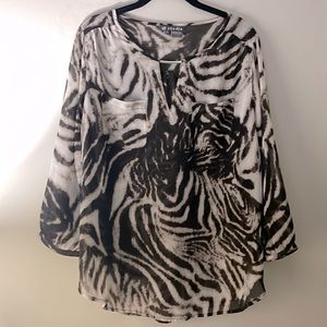 ANIMAL PRINT 3/4 SLEEVE BLOUSE